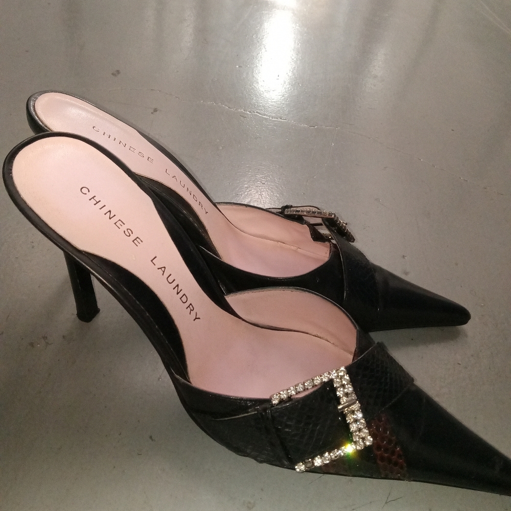1 pr Chinese laundry slip on heels